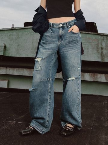  URBAN REVIVO - Quần jeans nữ ống rộng wash bạc rách gối 