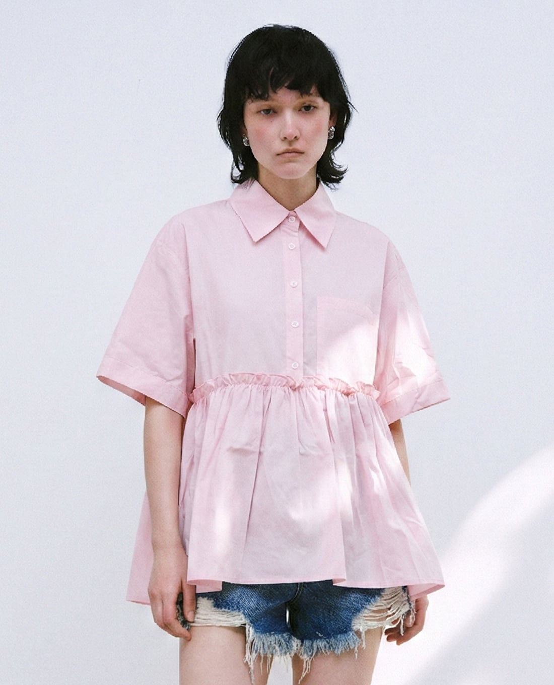 URBAN REVIVO - Áo kiểu nữ tay ngắn dáng xòe nhún eo