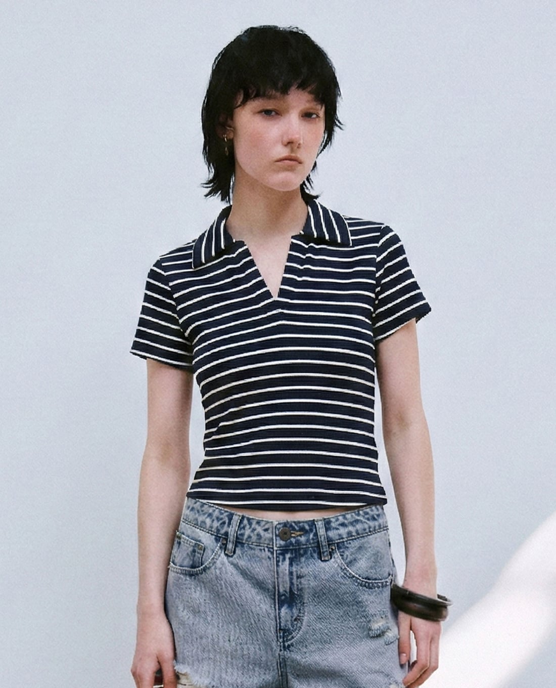 URBAN REVIVO - Áo polo nữ tay ngắn kẻ sọc phom ôm