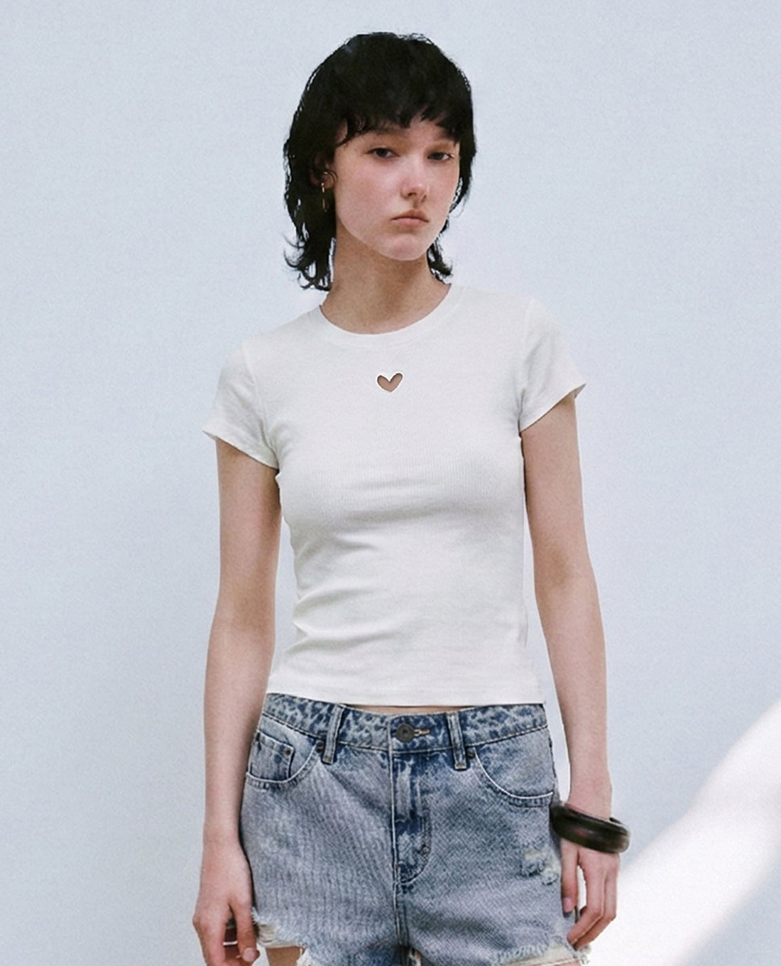 URBAN REVIVO - Áo croptop nữ cổ tròn tay ngắn phom ôm