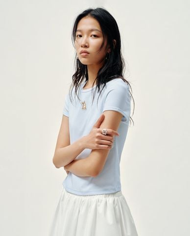  URBAN REVIVO - Áo thun nữ cổ tròn tay ngắn phom ôm 