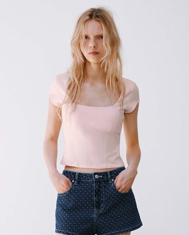  URBAN REVIVO - Áo croptop nữ cổ vuông tay ngắn 