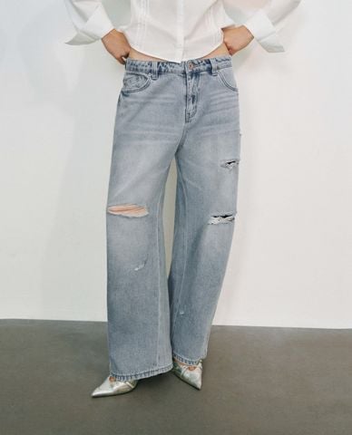  URBAN REVIVO - Quần jeans nữ ống rộng wash bạc rách gối 