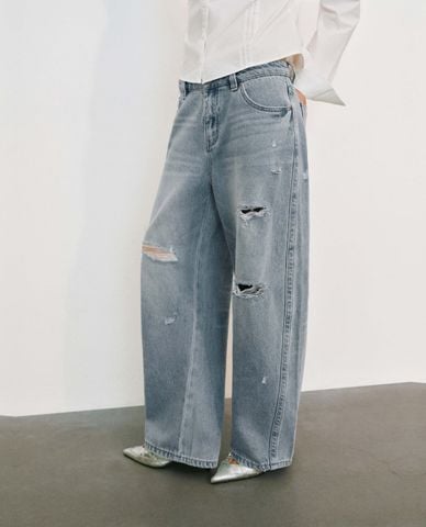  URBAN REVIVO - Quần jeans nữ ống rộng wash bạc rách gối 