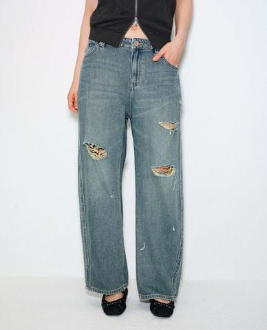  URBAN REVIVO - Quần jeans nữ ống rộng wash bạc rách gối 