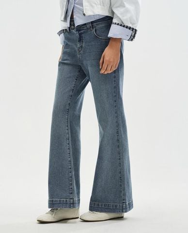  URBAN REVIVO - Quần jeans nữ ống loe wash bạc 