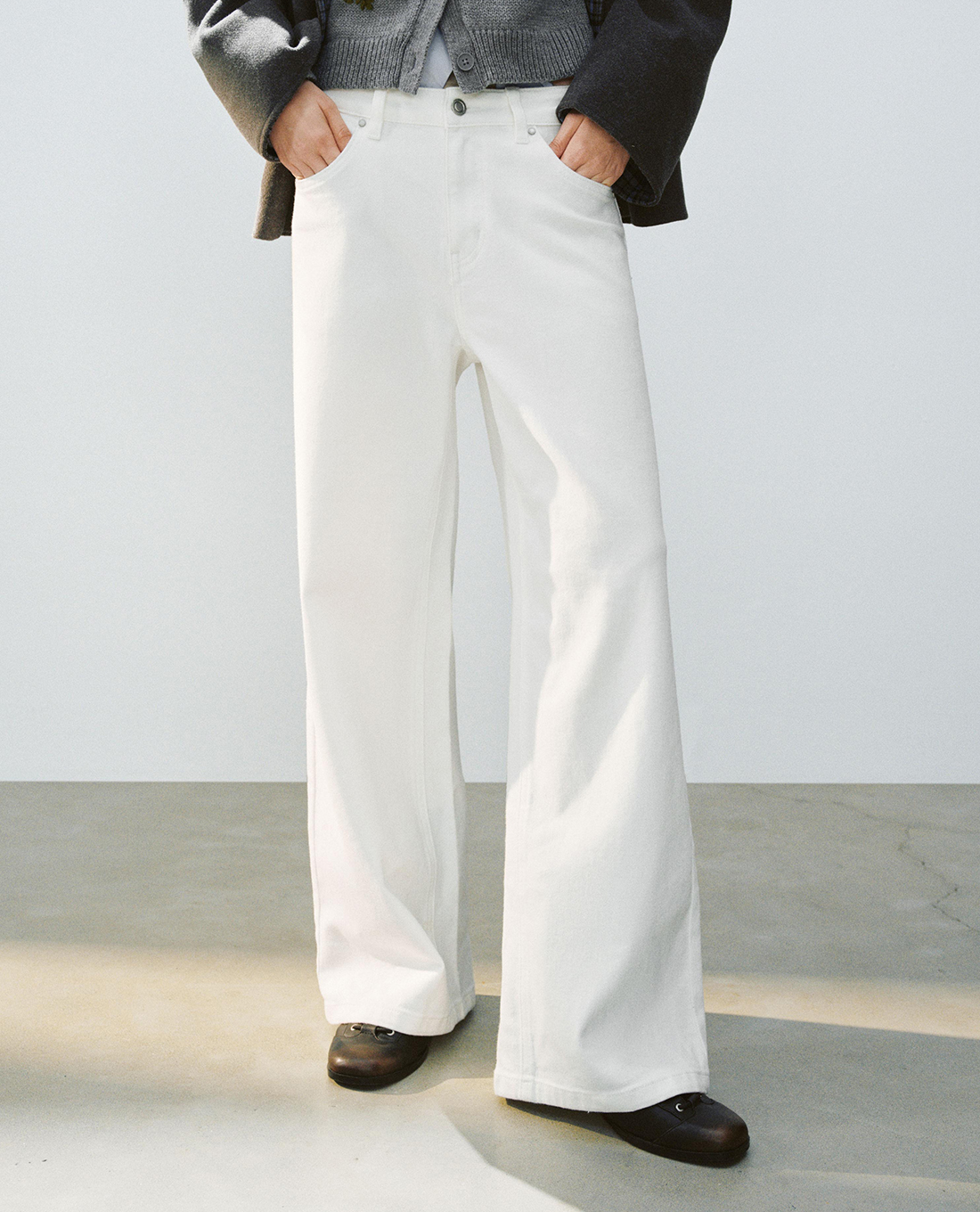 URBAN REVIVO - Quần jeans nữ ống rộng thanh lịch