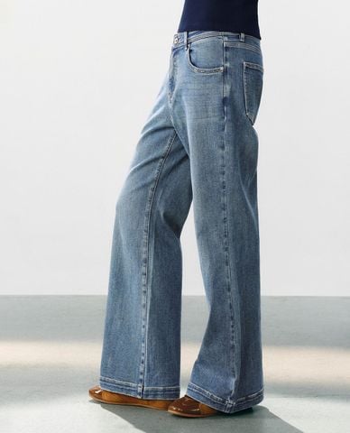  URBAN REVIVO - Quần jeans nữ ống loe wash bạc 
