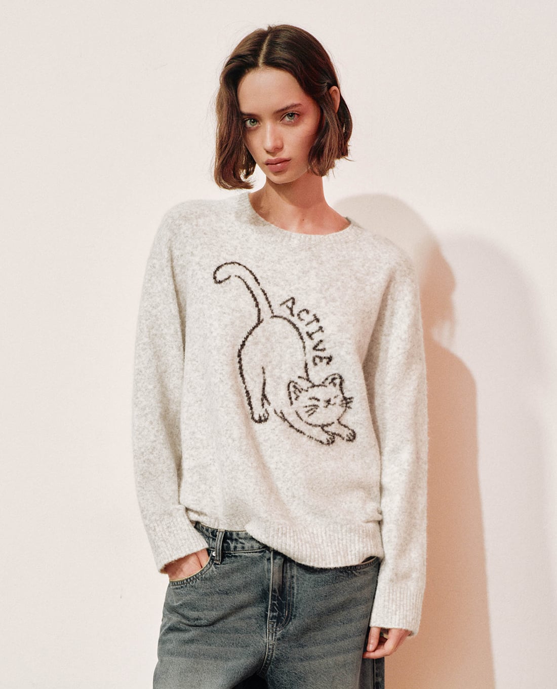 URBAN REVIVO - Áo sweatshirt nữ tay dài in họa tiết