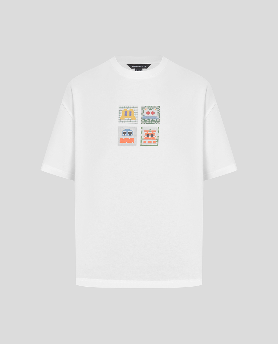 URBAN REVIVO - Áo thun nam cổ tròn tay ngắn họa tiết pixel