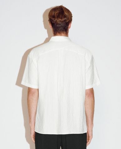  URBAN REVIVO - Áo sơ mi nam cổ bẻ tay ngắn kẻ sọc 