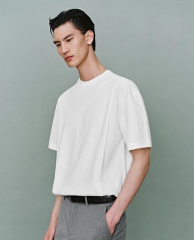  URBAN REVIVO - Áo thun nam cổ tròn tay ngắn phom suông 