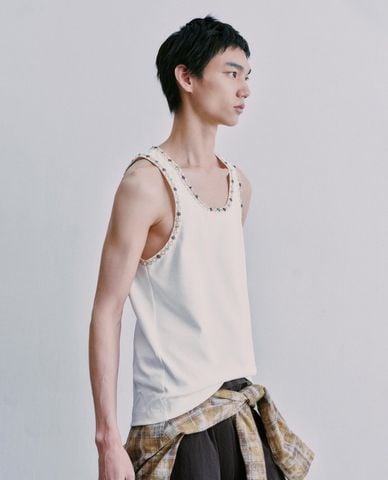  URBAN REVIVO - Áo ba lỗ nam cổ tròn viền đính hạt 