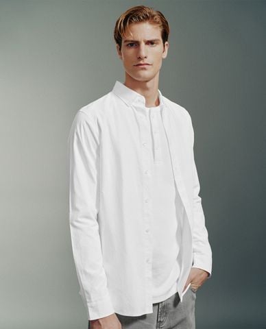  URBAN REVIVO - Áo sơ mi nam cổ bẻ tay dài 