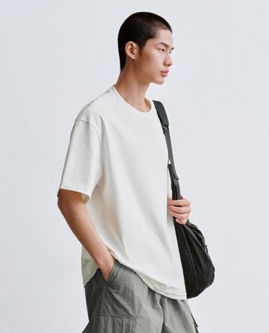  URBAN REVIVO - Áo thun nam cổ tròn tay ngắn 