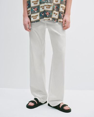  URBAN REVIVO - Quần jeans nam ống đứng cổ điển 