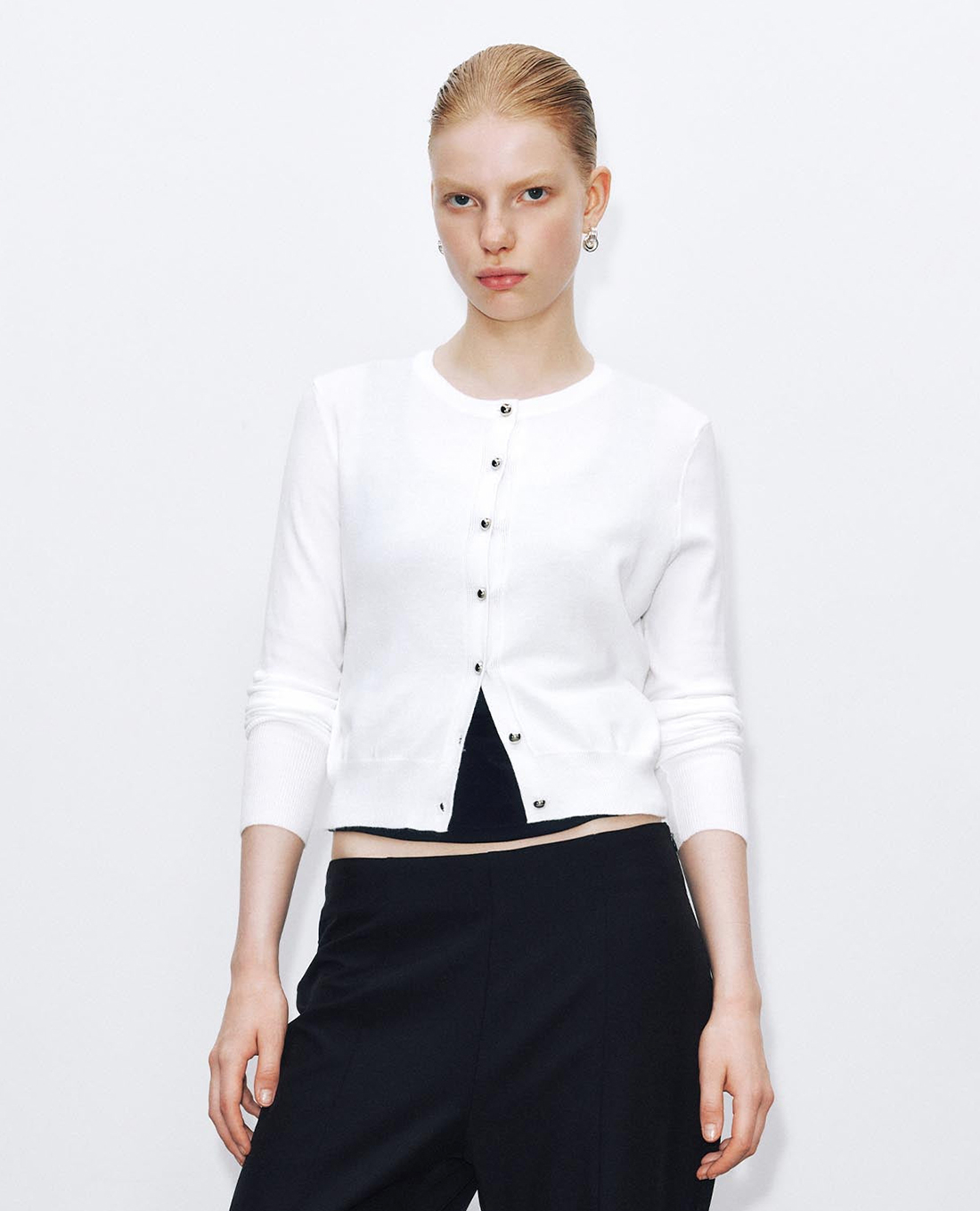 URBAN REVIVO - Áo khoác cardigan nữ tay loe phối nút