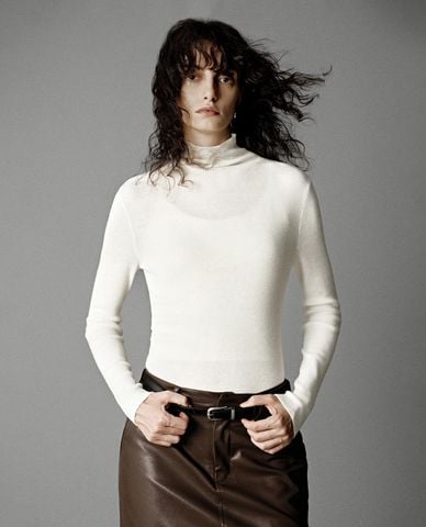  URBAN REVIVO - Áo dệt kim nữ cổ lọ tay dài 