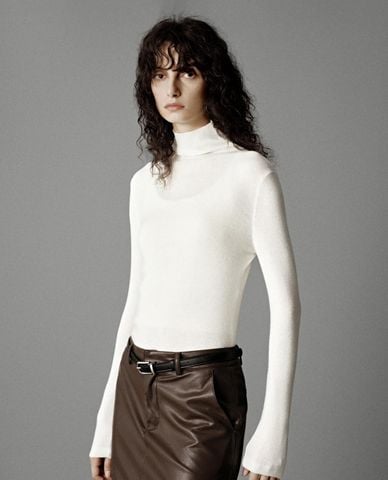  URBAN REVIVO - Áo dệt kim nữ cổ lọ tay dài 