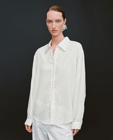  URBAN REVIVO - Áo sơ mi nữ cổ bẻ tay dài thời thượng 