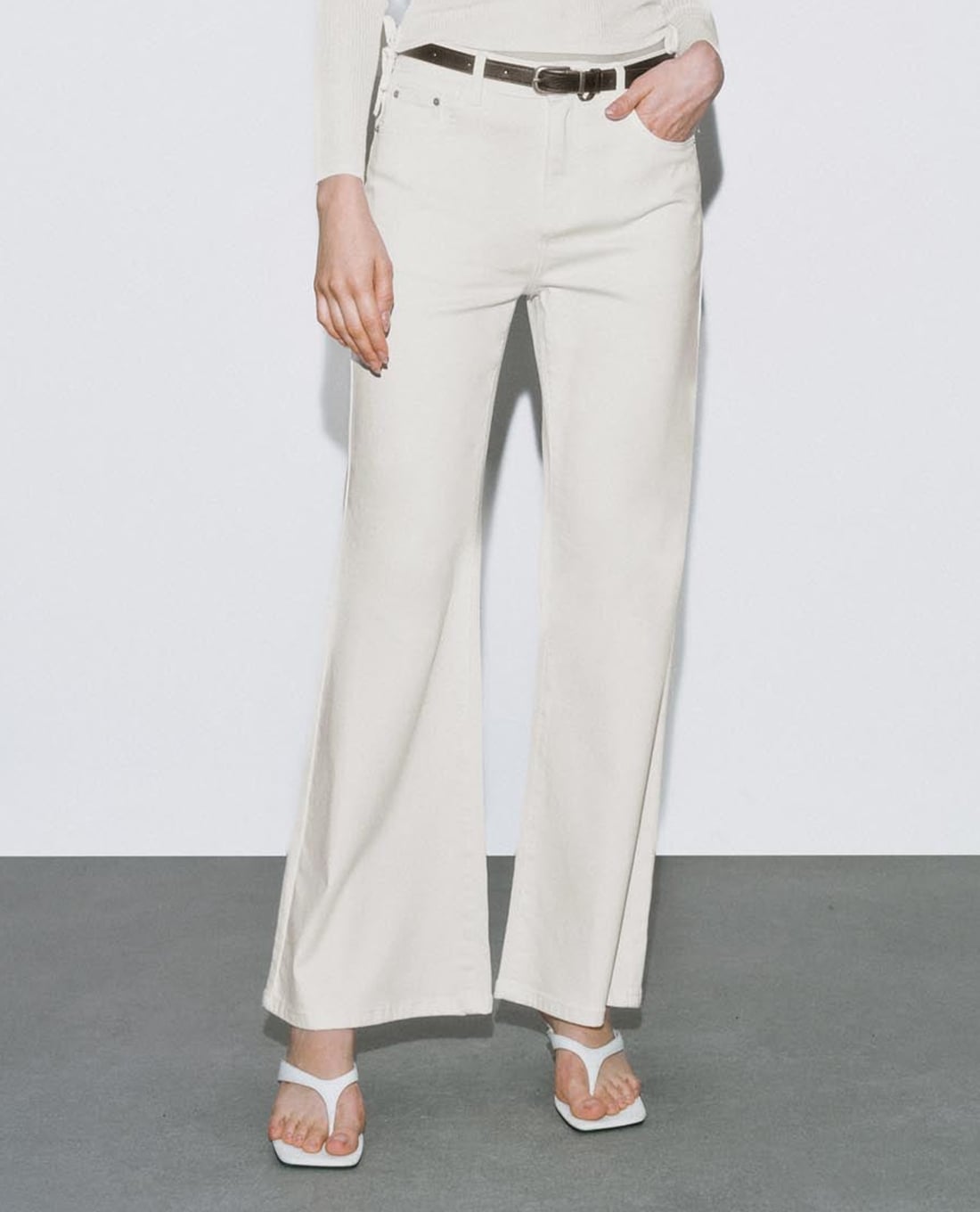 URBAN REVIVO - Quần jeans nữ ống loe thanh lịch