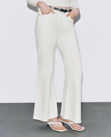  URBAN REVIVO - Quần jeans nữ ống loe thanh lịch 