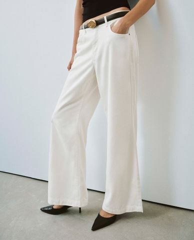  URBAN REVIVO - Quần jeans nữ ống loe kèm thắt lưng 