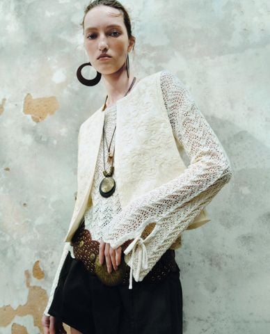  URBAN REVIVO - Áo khoác gilet nữ thêu họa tiết Leisure 