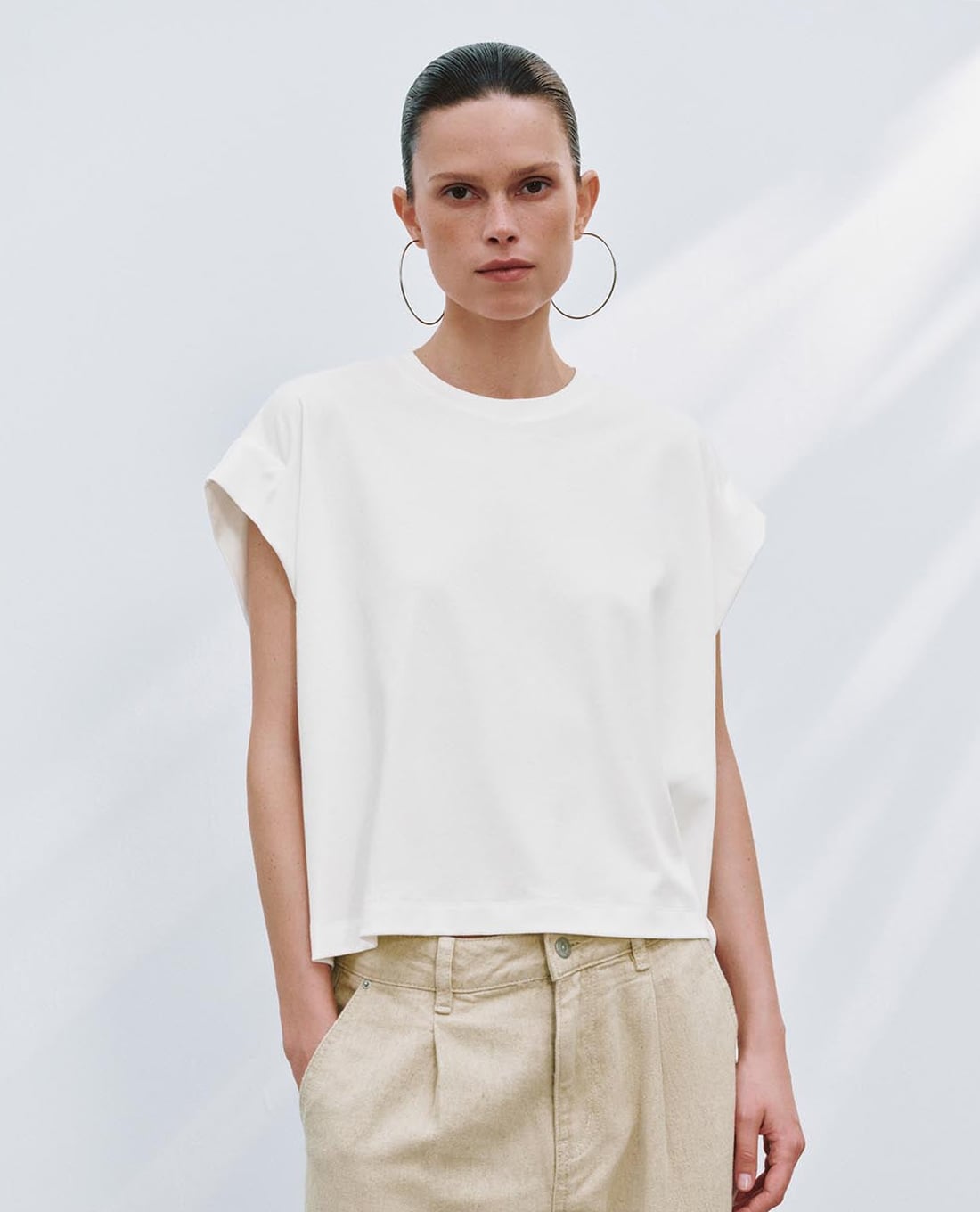 URBAN REVIVO - Áo thun nữ cổ tròn tay ngắn