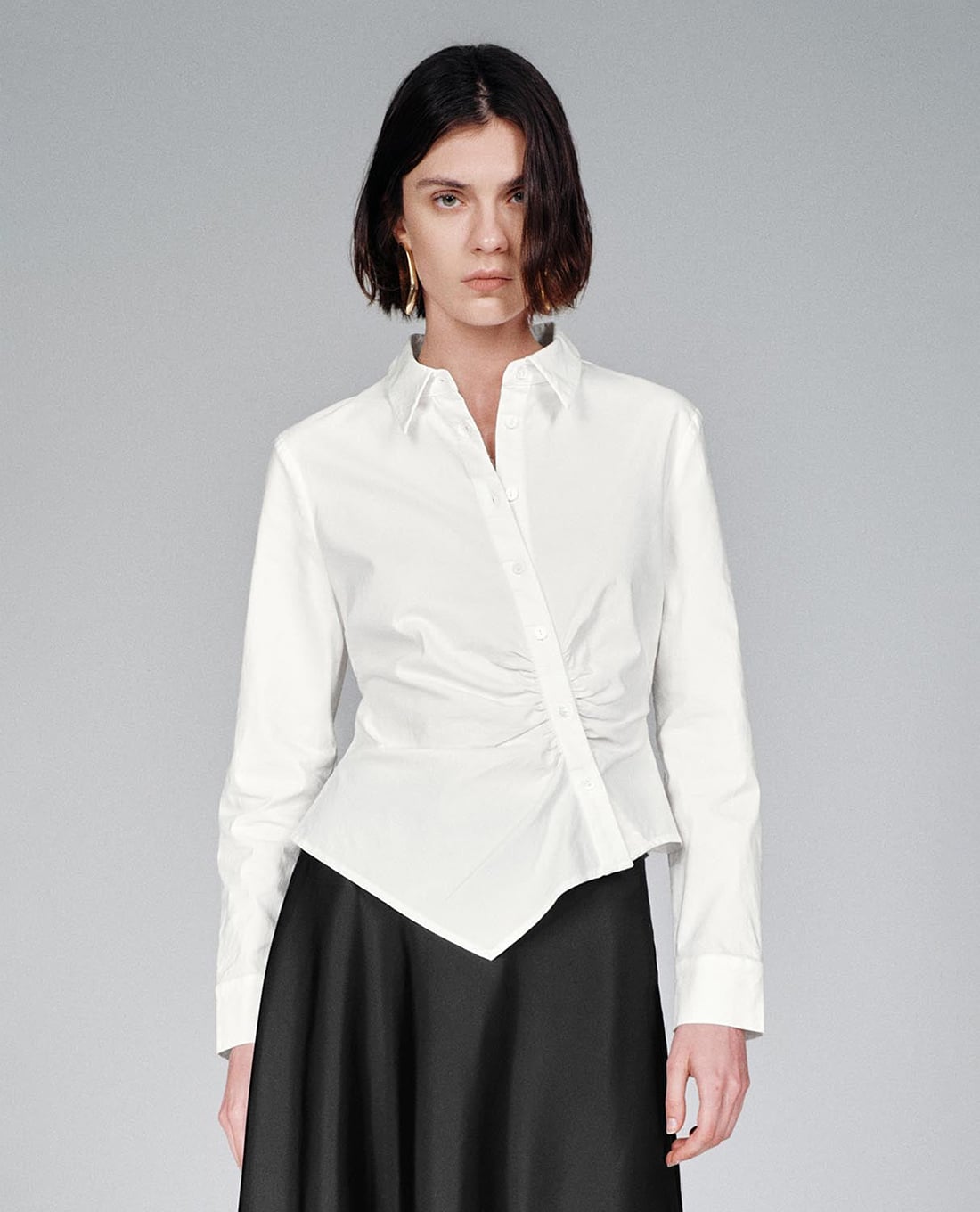 URBAN REVIVO - Áo sơ mi nữ cổ bẻ tay dài vạt bất đối xứng