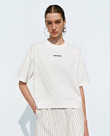  URBAN REVIVO - Áo thun nữ cổ tròn tay ngắn in chữ 