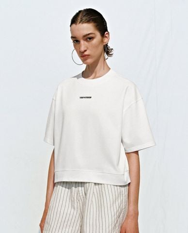  URBAN REVIVO - Áo thun nữ cổ tròn tay ngắn in chữ 