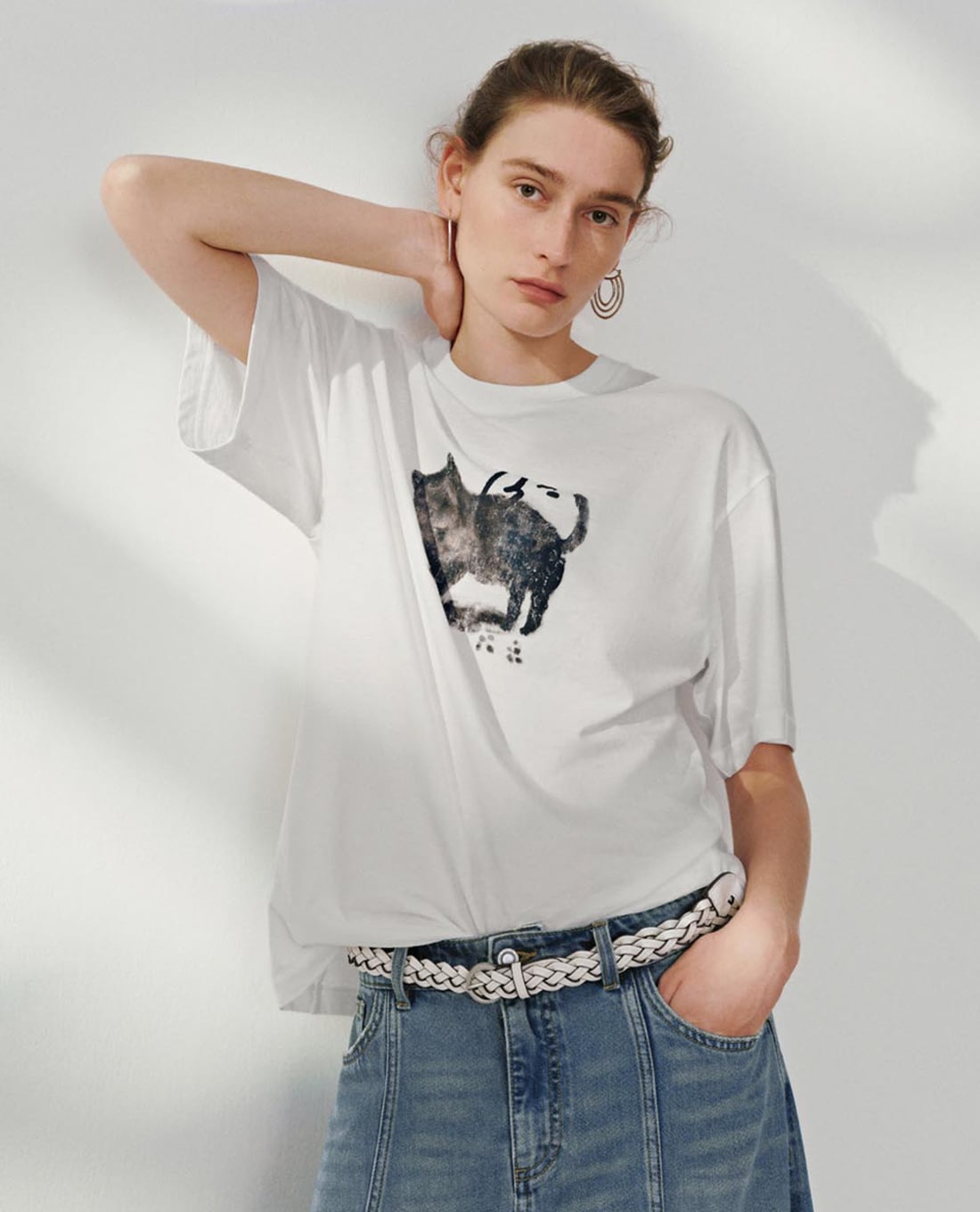 URBAN REVIVO - Áo thun nữ cổ tròn tay ngắn in họa tiết