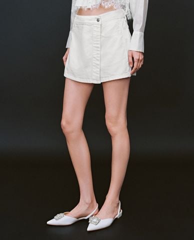  URBAN REVIVO - Quần short giả váy nữ đắp chéo 