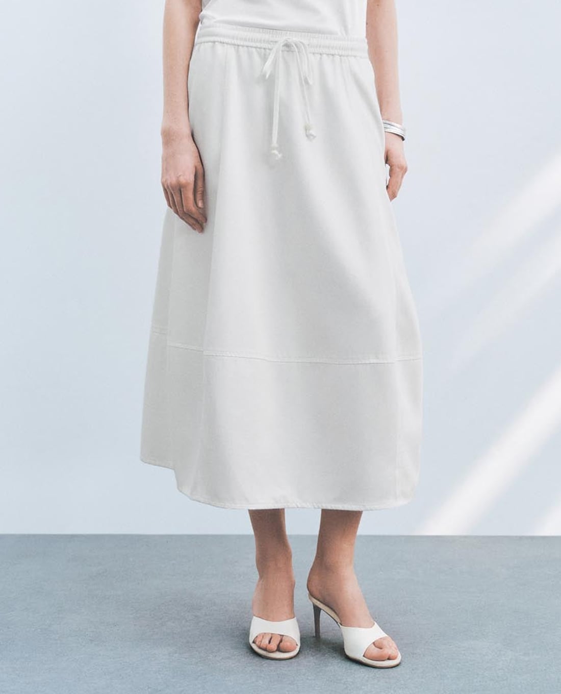 URBAN REVIVO - Chân váy denim midi lưng thun