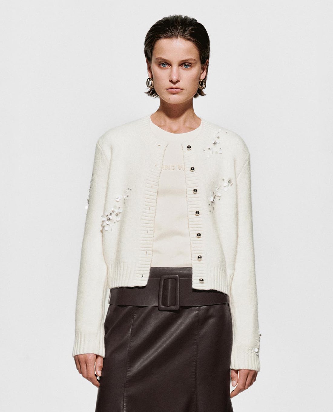 URBAN REVIVO - Áo khoác cardigan nữ cổ tròn tay dài đính hạt