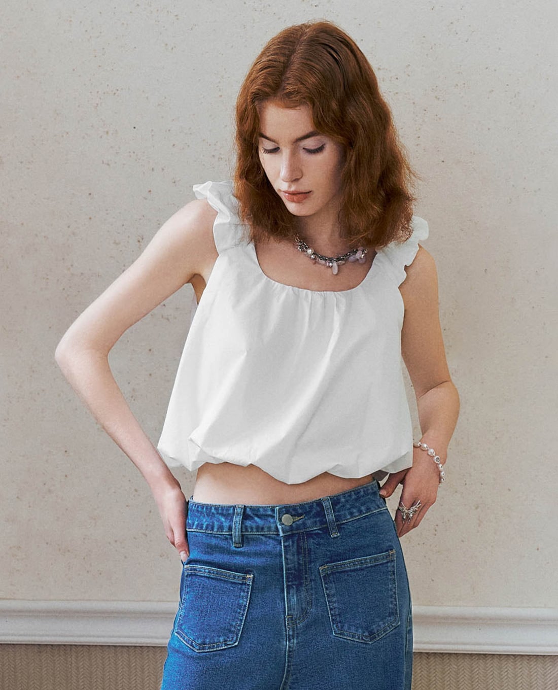URBAN REVIVO - Áo hai dây nữ phối bèo phom croptop