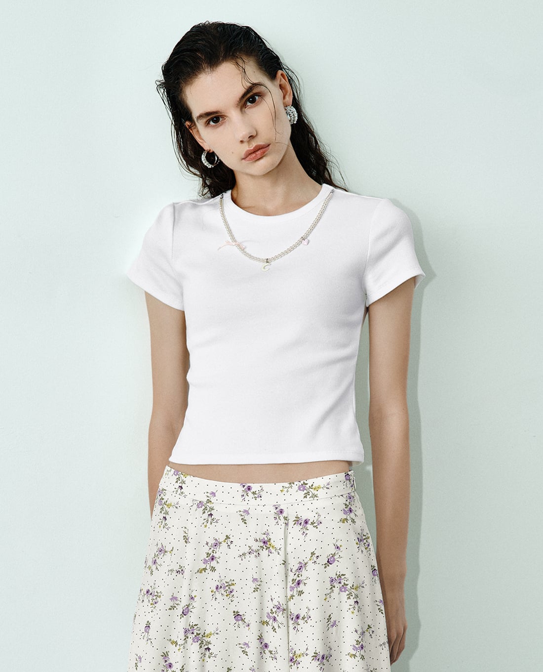 URBAN REVIVO - Áo croptop nữ tay ngắn đính ngọc trai