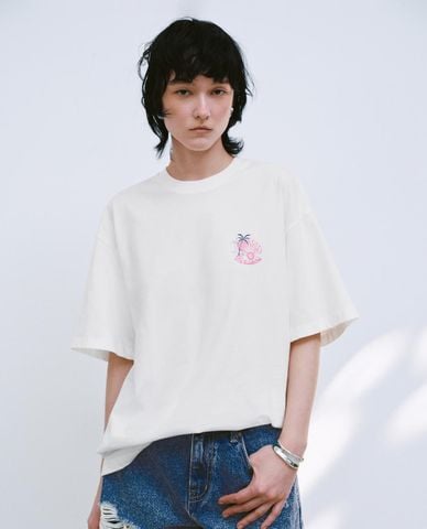  URBAN REVIVO - Áo thun nữ cổ tròn tay ngắn in họa tiết 