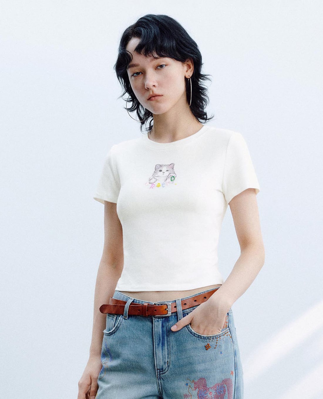 URBAN REVIVO - Áo croptop nữ cổ tròn tay ngắn