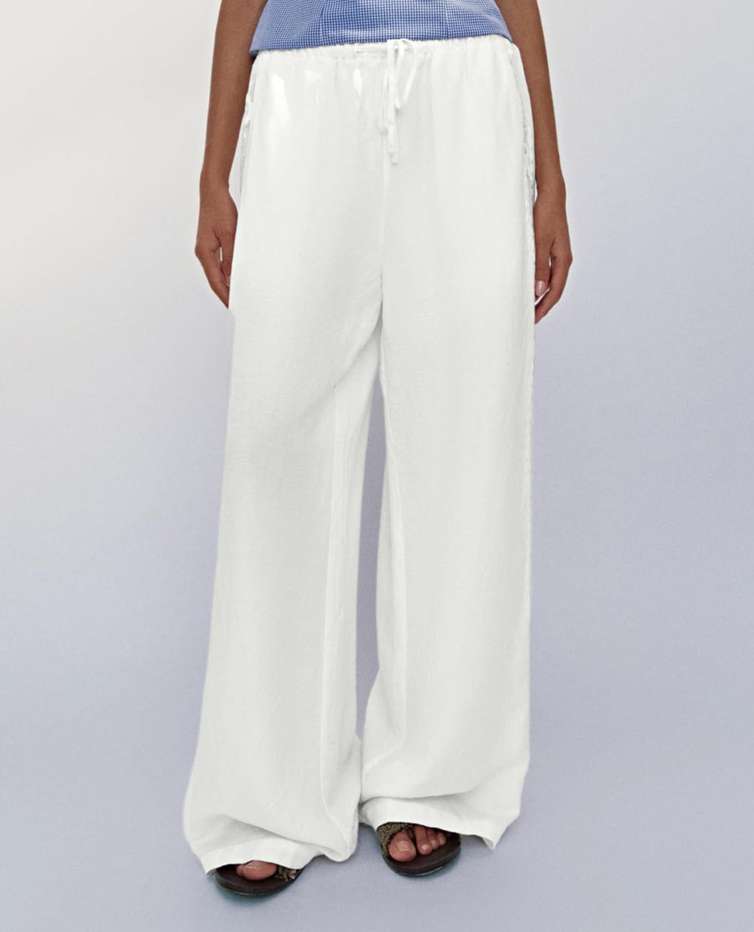 URBAN REVIVO - Quần nữ ống rộng lưng thun phối dây rút