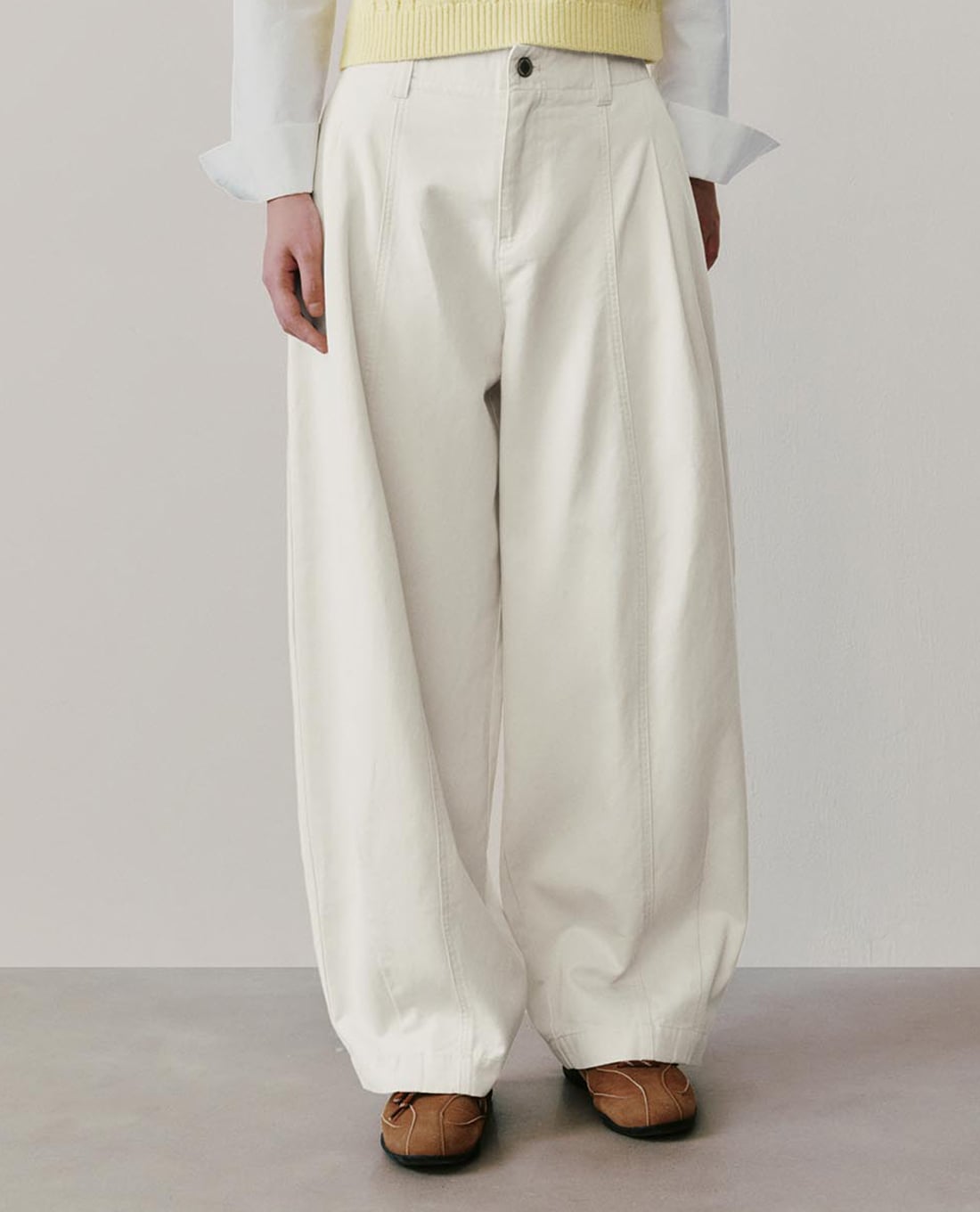 URBAN REVIVO - Quần jeans nữ ống rộng cạp cao