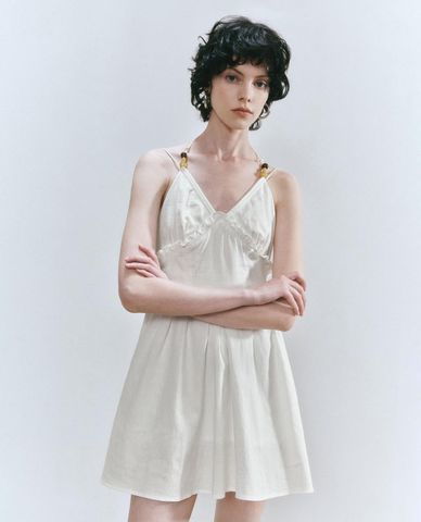  URBAN REVIVO - Đầm hai dây mini cổ yếm nhún bèo 