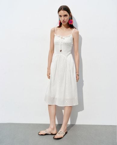  URBAN REVIVO - Đầm hai dây midi cổ vuông phối bèo 