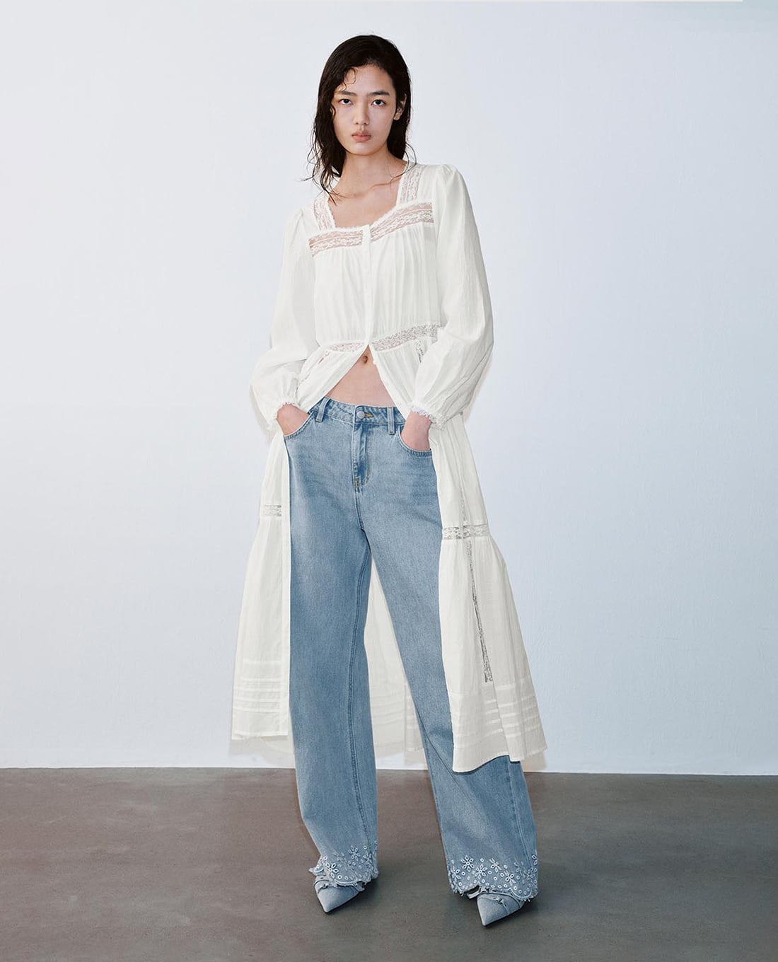 URBAN REVIVO - Đầm xếp tầng midi cổ vuông tay dài phối ren