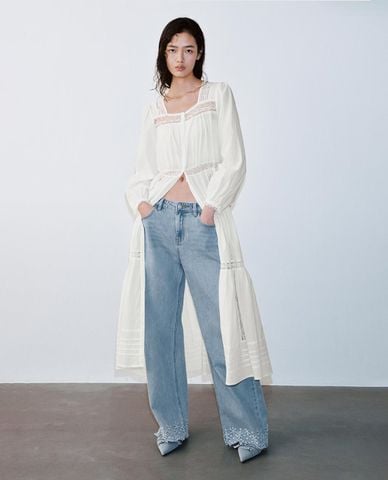  URBAN REVIVO - Đầm xếp tầng midi cổ vuông tay dài phối ren 