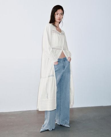  URBAN REVIVO - Đầm xếp tầng midi cổ vuông tay dài phối ren 