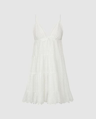  URBAN REVIVO - Đầm hai dây mini thắt nơ thêu hoa nổi 
