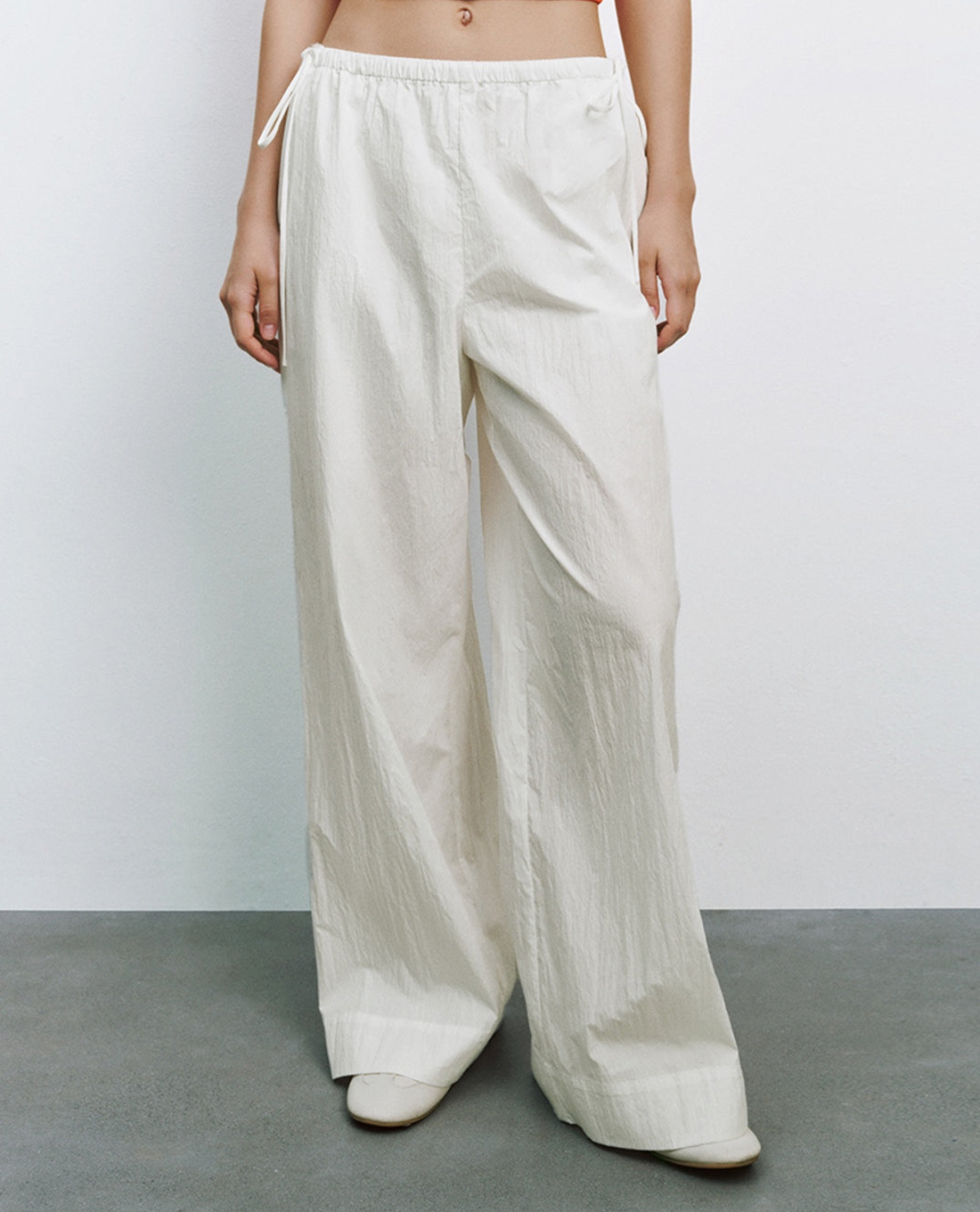 URBAN REVIVO - Quần nữ ống rộng lưng thun