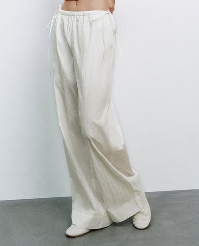  URBAN REVIVO - Quần nữ ống rộng lưng thun 